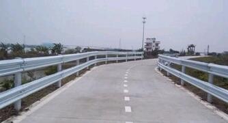 高速公路波形護(hù)欄