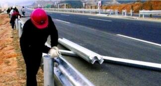 公路波形護(hù)欄施工