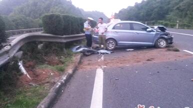 �o(h��)�ڰ屻ײ��