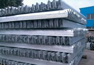 鍍鋅護(hù)欄板