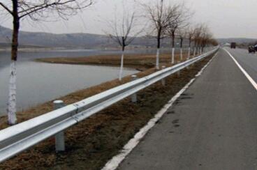 ���ٹ�·���η�ײ�o�ڰ�