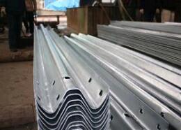 鍍鋅兩波形護(hù)欄板