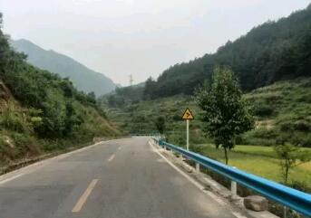 �e�O�ޏ�(f��)�����O(sh��)ʩ �_���r(n��ng)�幫·��ȫ��ͨ